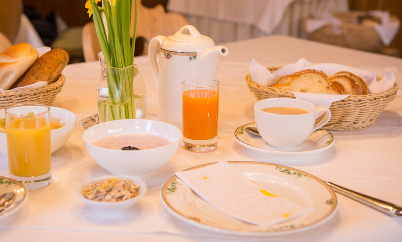 Gedeckter Tisch beim Frühstück