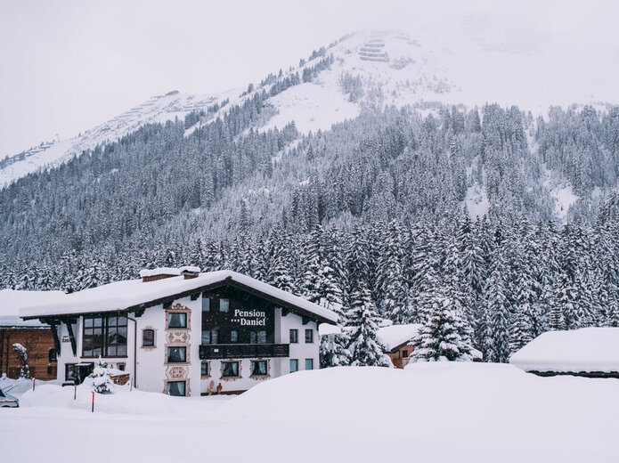 Außenansicht Pension Daniel im Winter