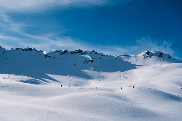 Bergpanorama mit Skitourengehern